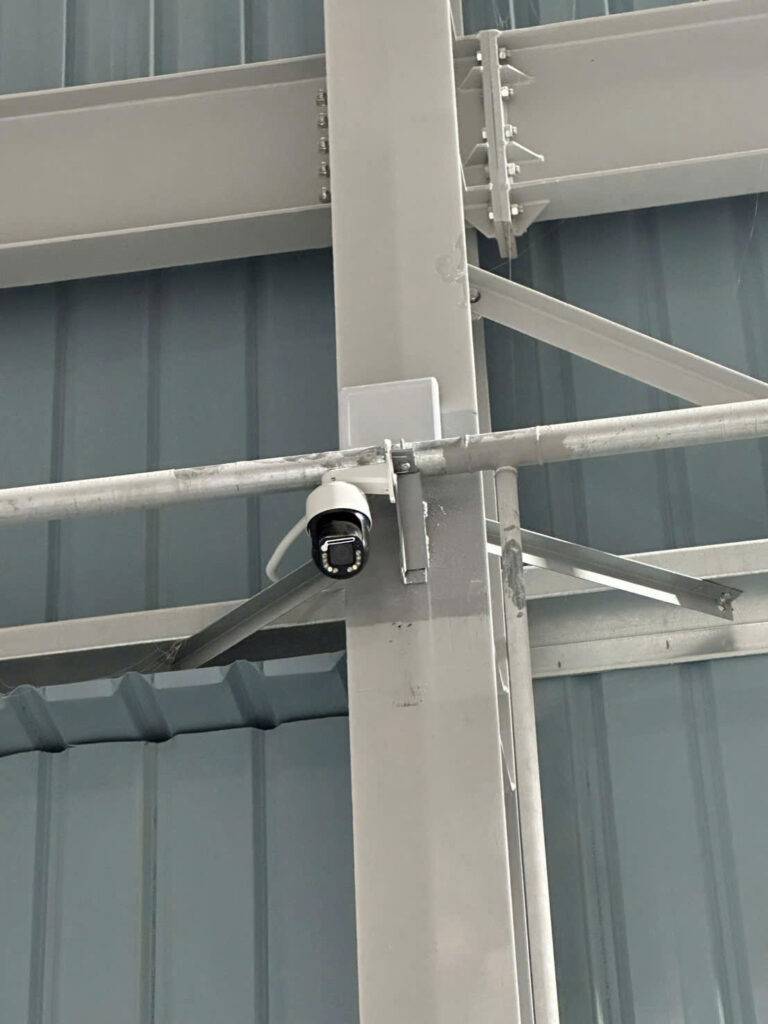 Camera ptz cho nhà xưởng có cần gạt