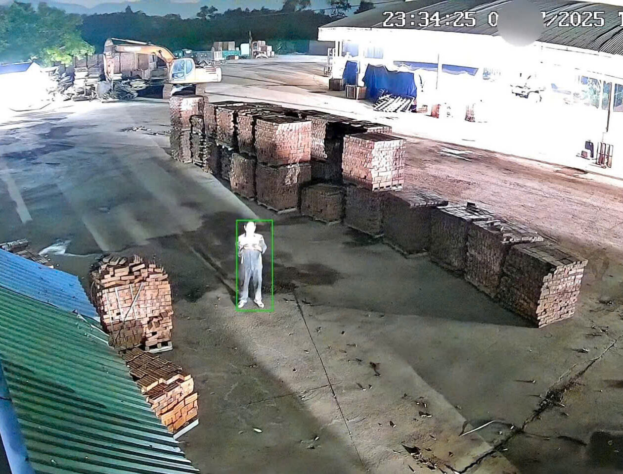 Lắp đặt camera giám sát cho kho hàng